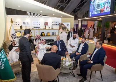 لقاءات الأعمال في جناح الركب المميز