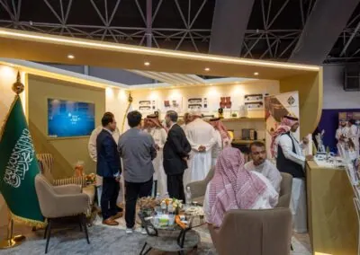 زوار جناح الركب المميز في المؤتمر