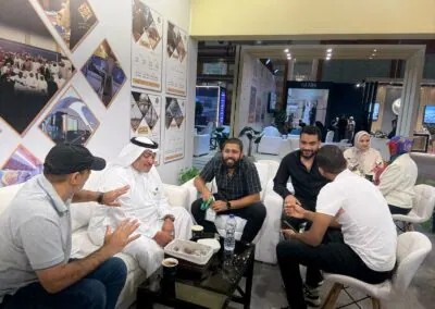 فريق الركب المميز مع ضيوف المعرض